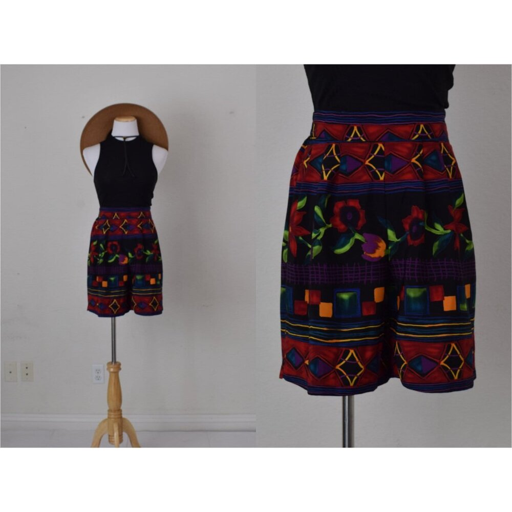 Vintage 90s Dark Floral Polyester Shorts size Small‎